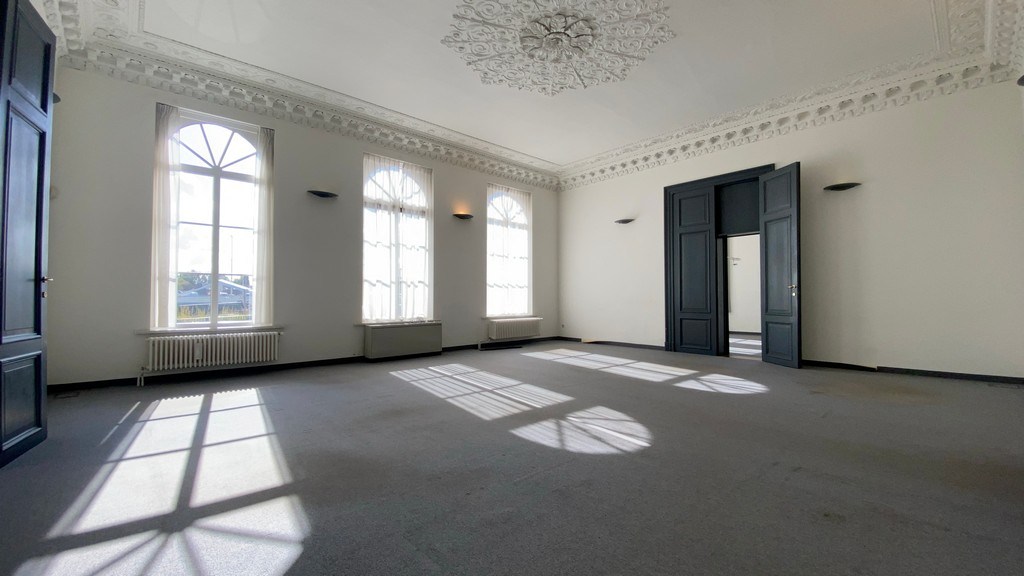 Kantoren met zicht op water in gerenoveerde kantoorvilla te huur in Gent