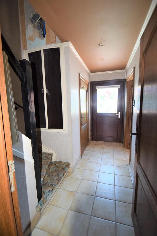 Ruime op te knappen woning met garage + zongerichte tuin, op 538 m² grond 