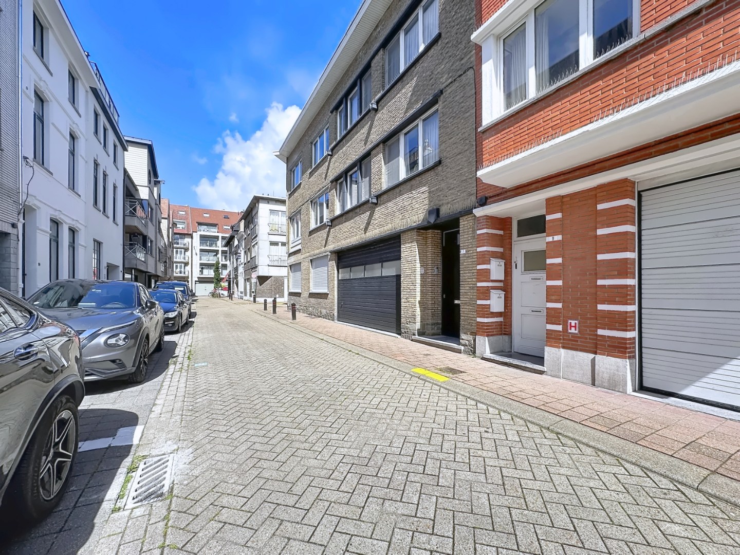 Ruime en centraal gelegen woning met dubbele garage 