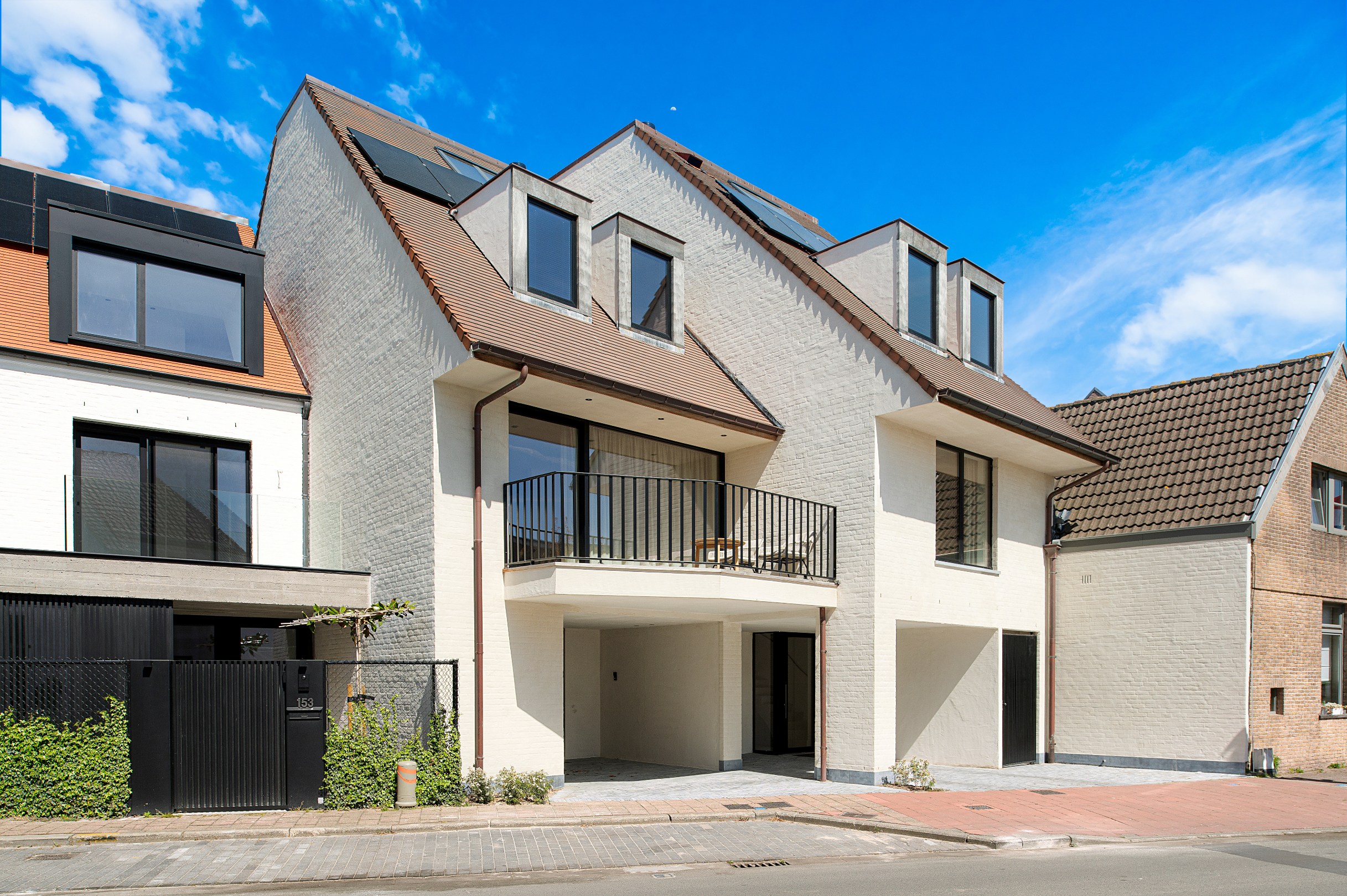 Top afgewerkte nieuwbouwwoning met 4 slaapkamers in het oude Knokke. 