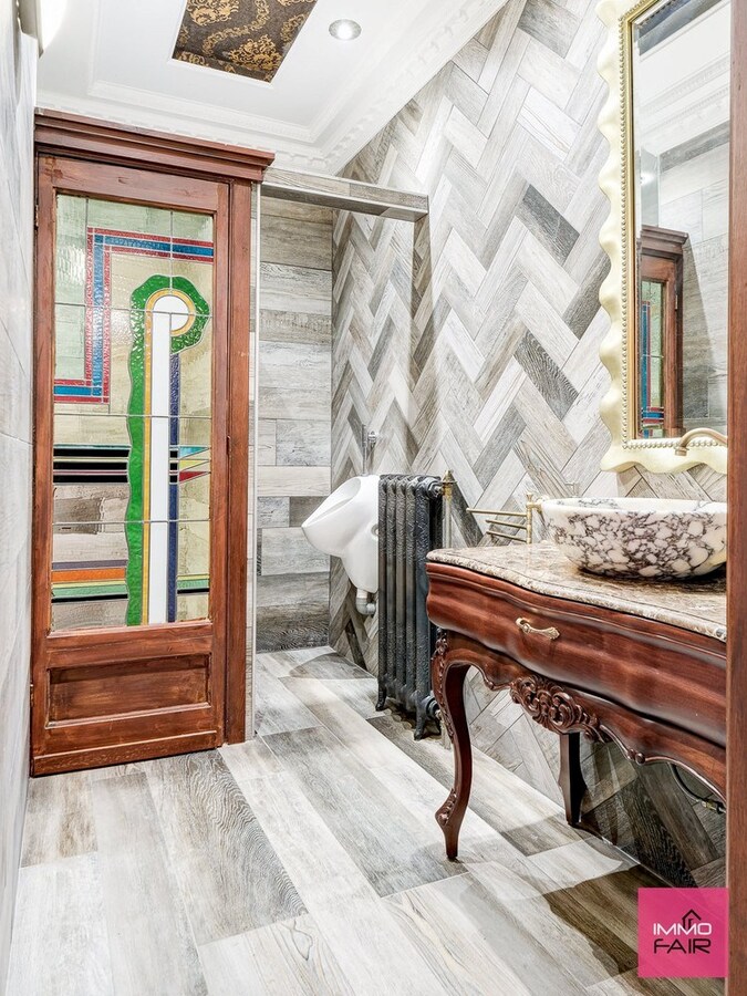 Polyvalent hotel op perceel van 2755 m² 