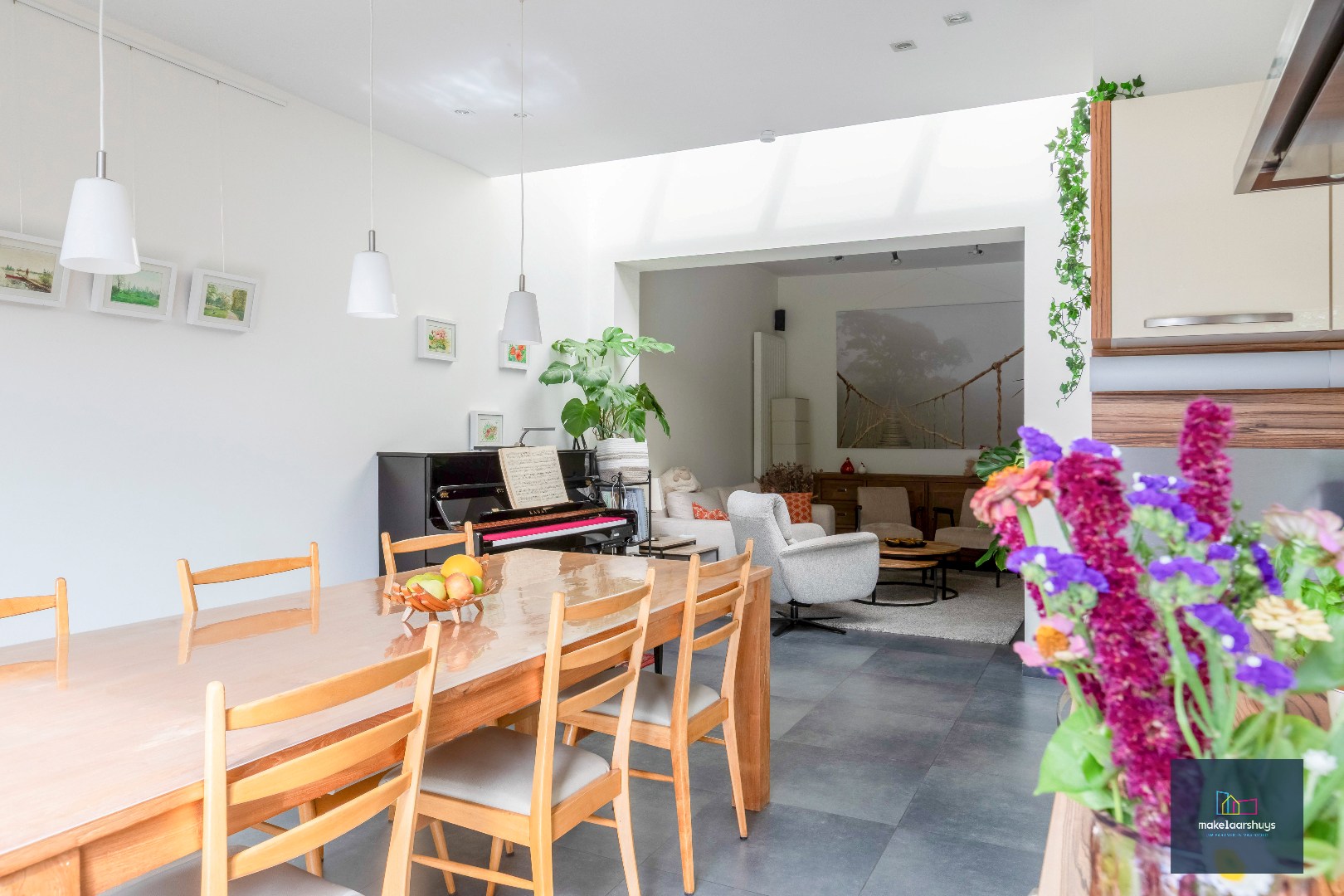 VERKOCHT ! Instapklare energiezuinige handelswoning met tuin en garage 