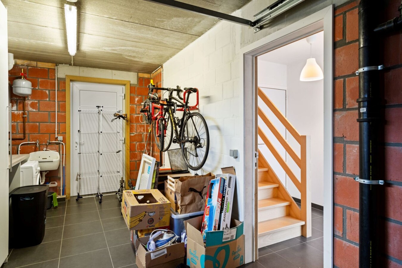 Centraal gelegen, halfopen woning met zonnige tuin 