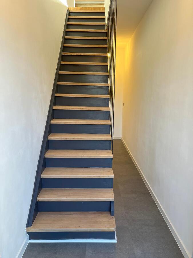 Design duplex appartement te centrum Dikkelvenne. 