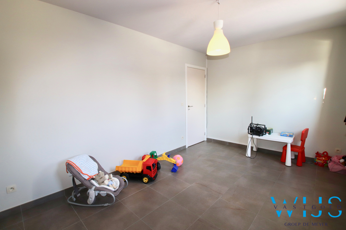 Prachtig woonhuis met 5 slaapkamers &amp; tuin te SLEIDINGE! 