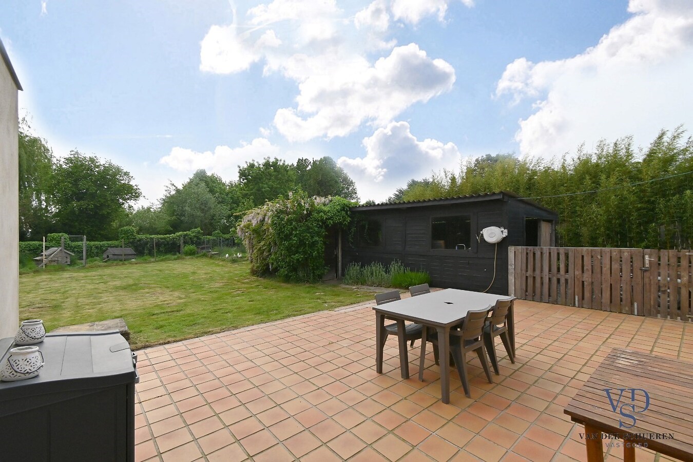 Eigendom met mogelijkheden op  meer dan 1500 m² 