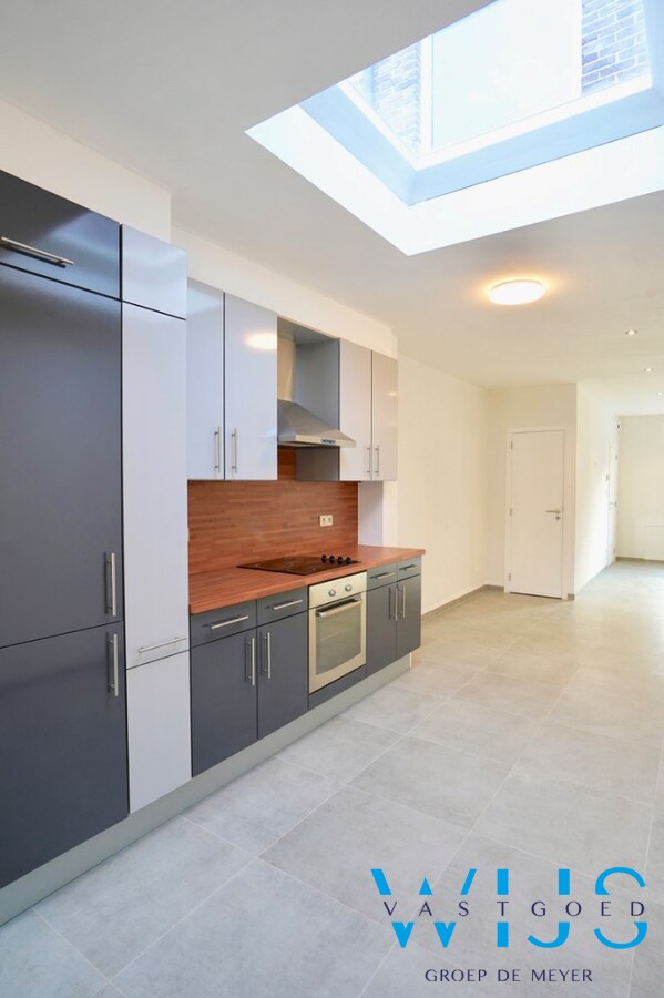 Volledig gerenoveerd woonhuis voor de brug van Zelzate ! 