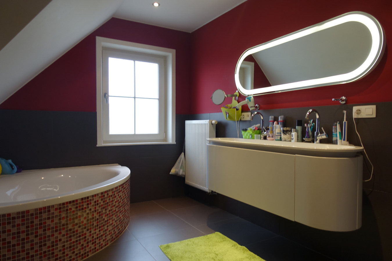 Instapklare hoekwoning met zonnige tuin 