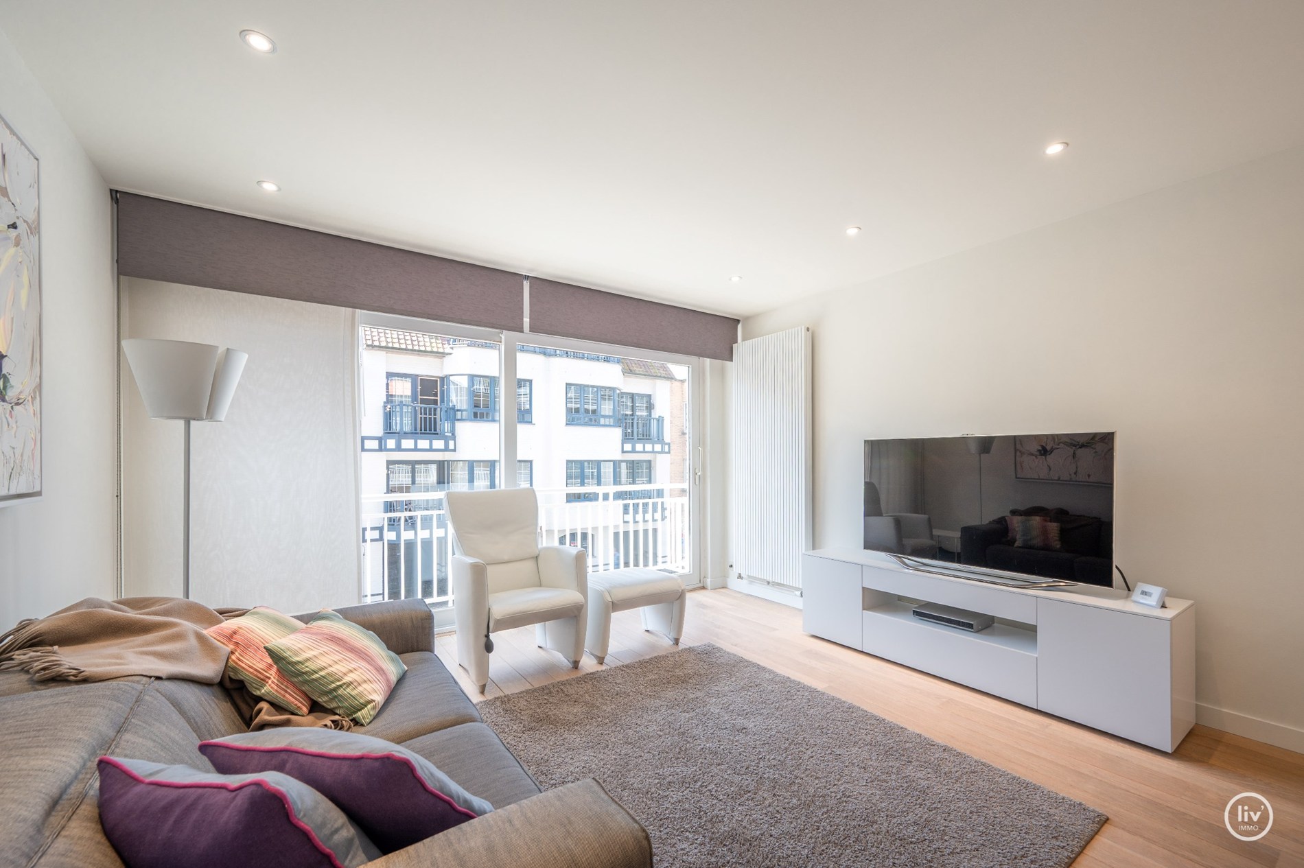 Bel appartement avec une grande terrasse ensoleillée situé dans une rue calme de l'avenue Dumortier. 