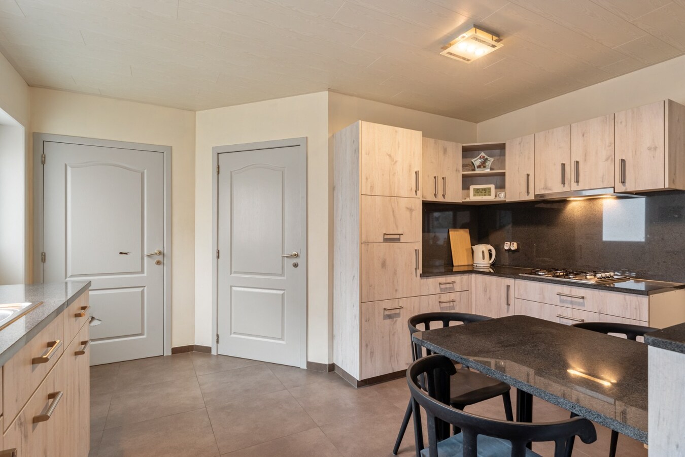 Halfvrijstaande gezinswoning op een perceel van 4a67ca op een rustige locatie te Dilsen-Stokkem. 