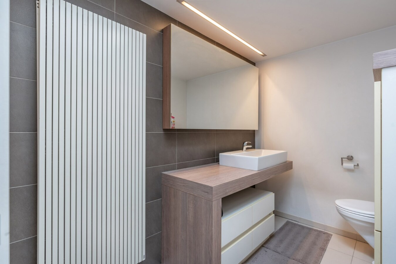 Luxe duplex appartement met 3 slaapkamers, bouwjaar 2008, 170m² bewoonbare oppervlakte. 