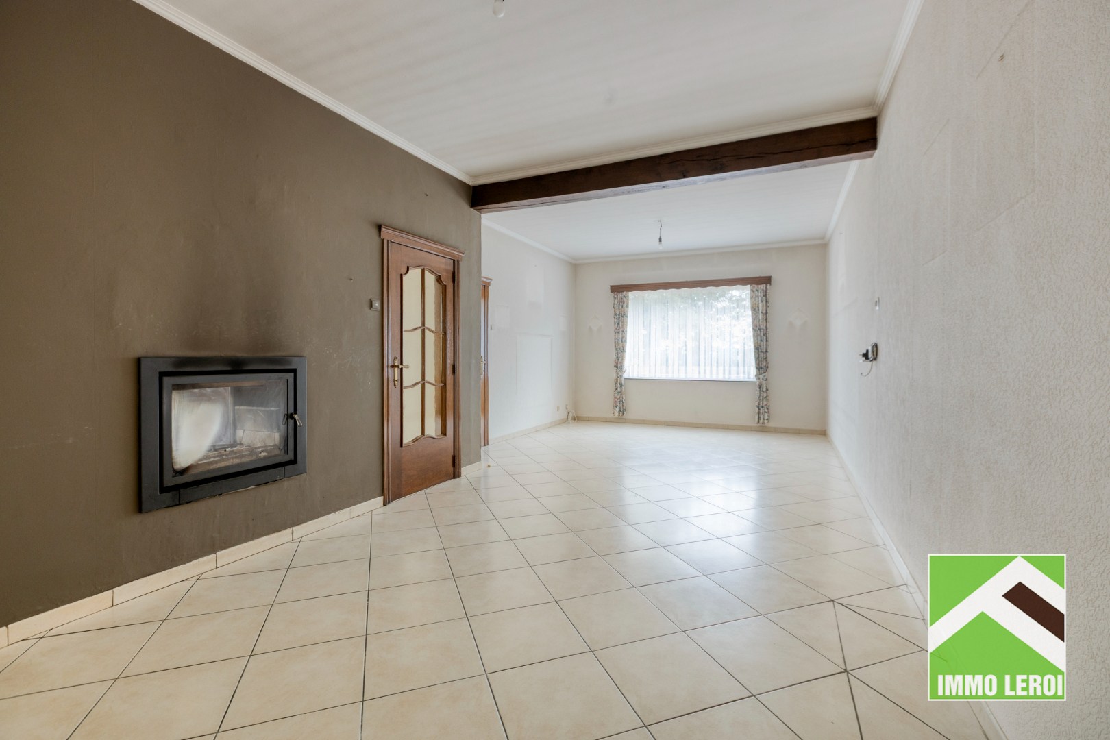 Woonkamer met haard