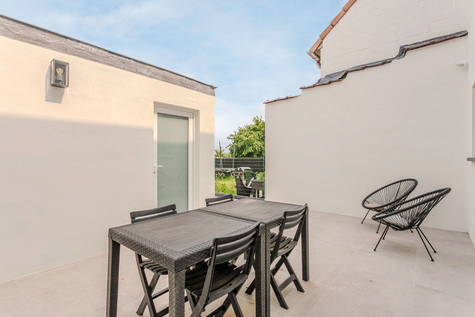 Gerenoveerde woning (EPC B) met 3 slpks (5 mogelijk) garage en tuin in een rustige straat te Lembeek 