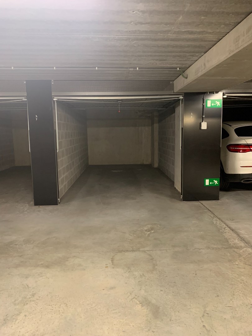 Garagebox onder de vrijdagsmarkt 