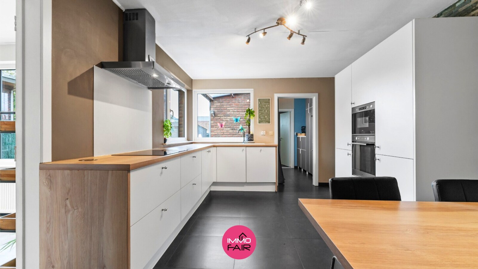 Ruime, instapklare gezinswoning op slechts een kwartiertje van Maastricht! 