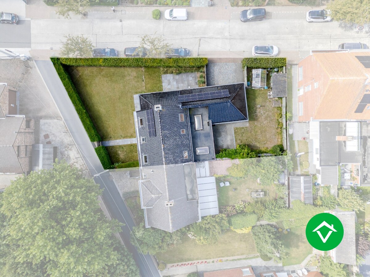 Ruime halfopen bebouwing met 4 slaapkamers en ruime tuin! 