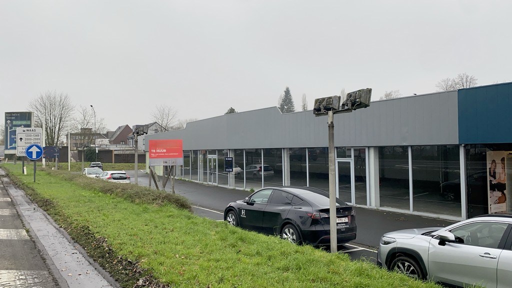 Baanwinkel te huur in de Puitvoetstraat in Sint-Niklaas