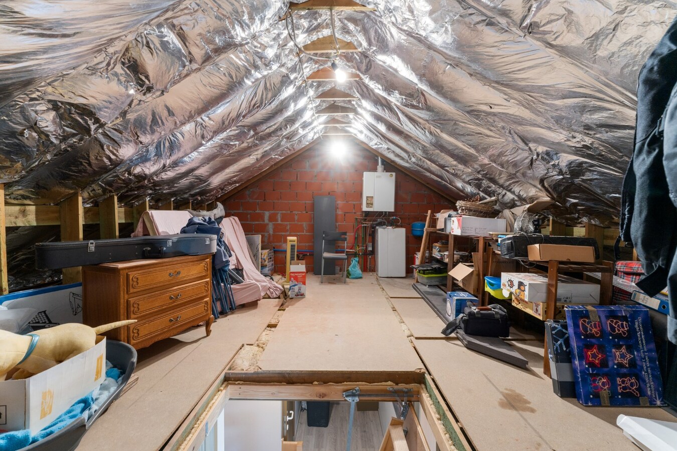 Instapklare woning met 3 slaapkamers en garage te Leke 