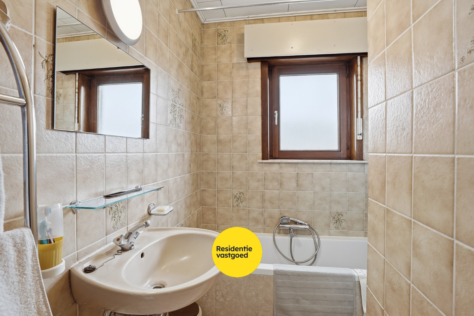 Alleenstaande bungalow met garage en tuin  op 684 m² 