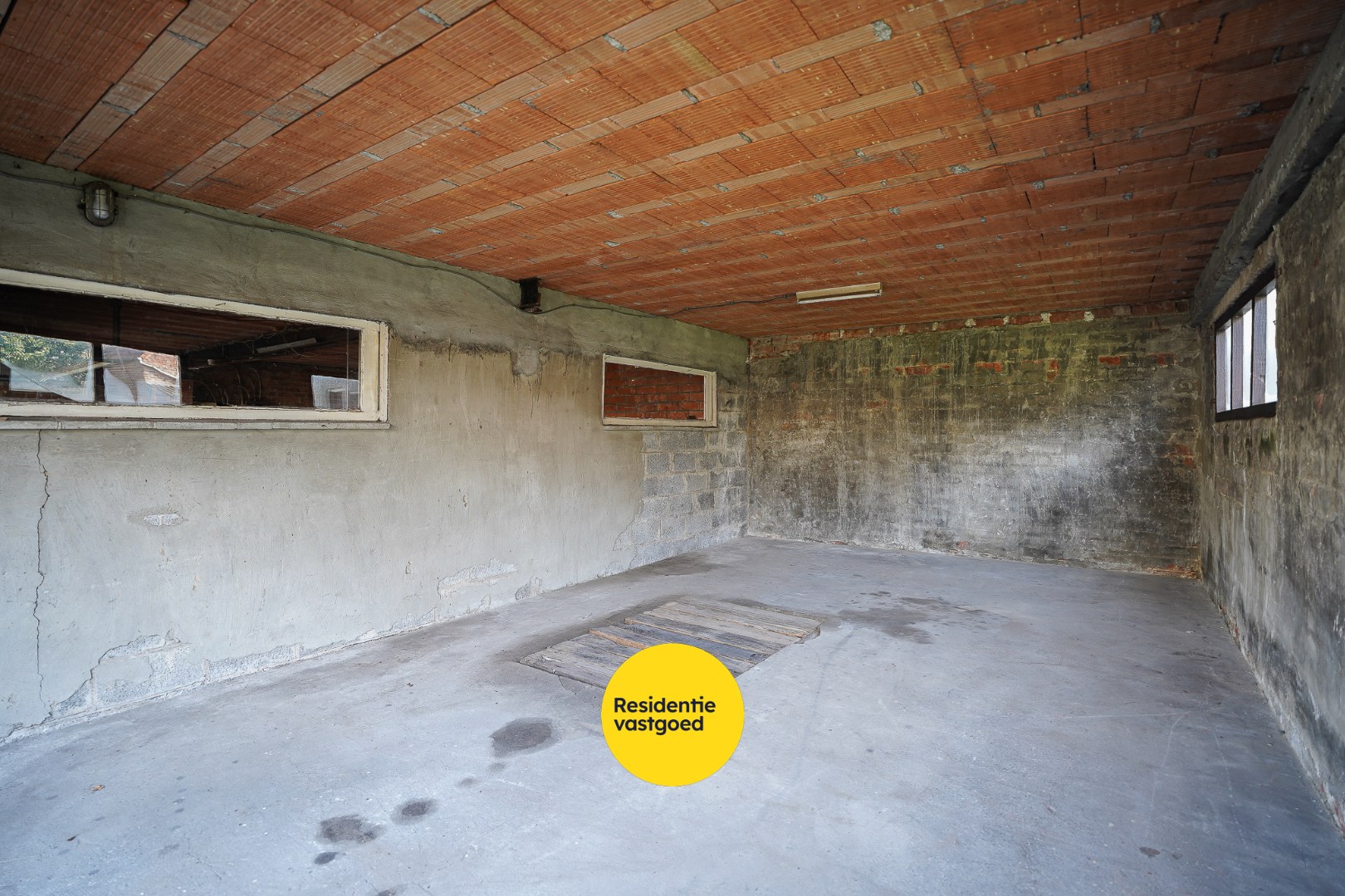 Te renoveren half-open bebouwing in Zerkegem 