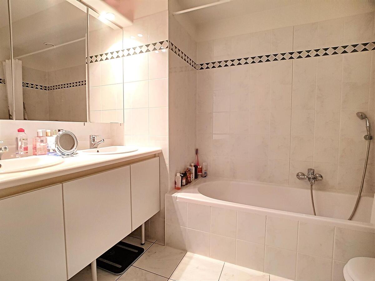 Zeer ruim woonappartement (109 m²) met uitzonderlijk zonneterras - Knokke 