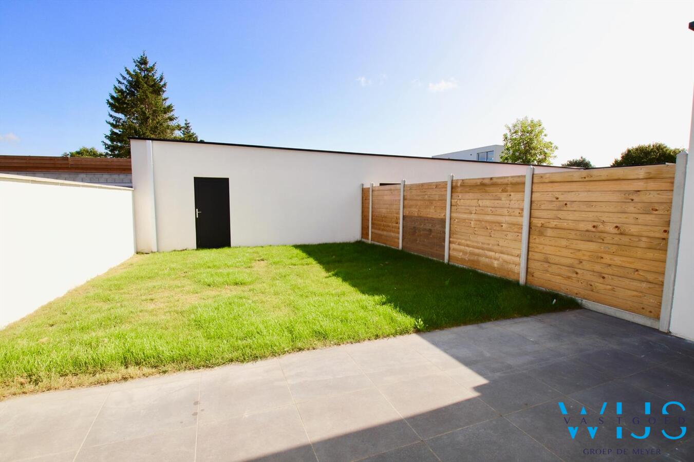 Gelijkvloers appartement met TUIN &amp; GARAGE te Zelzate! 