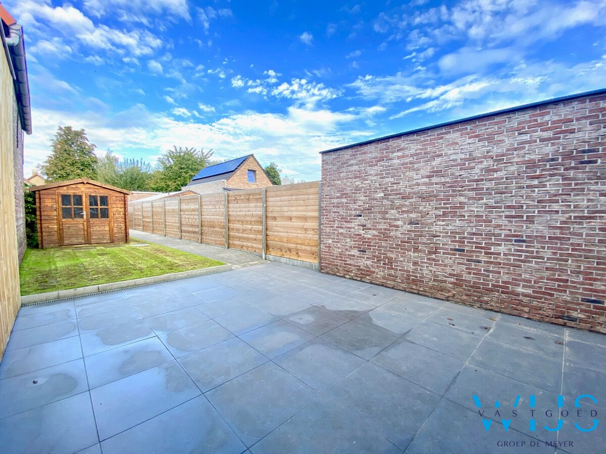 Volledig gerenoveerd woonhuis voor de brug van Zelzate ! 