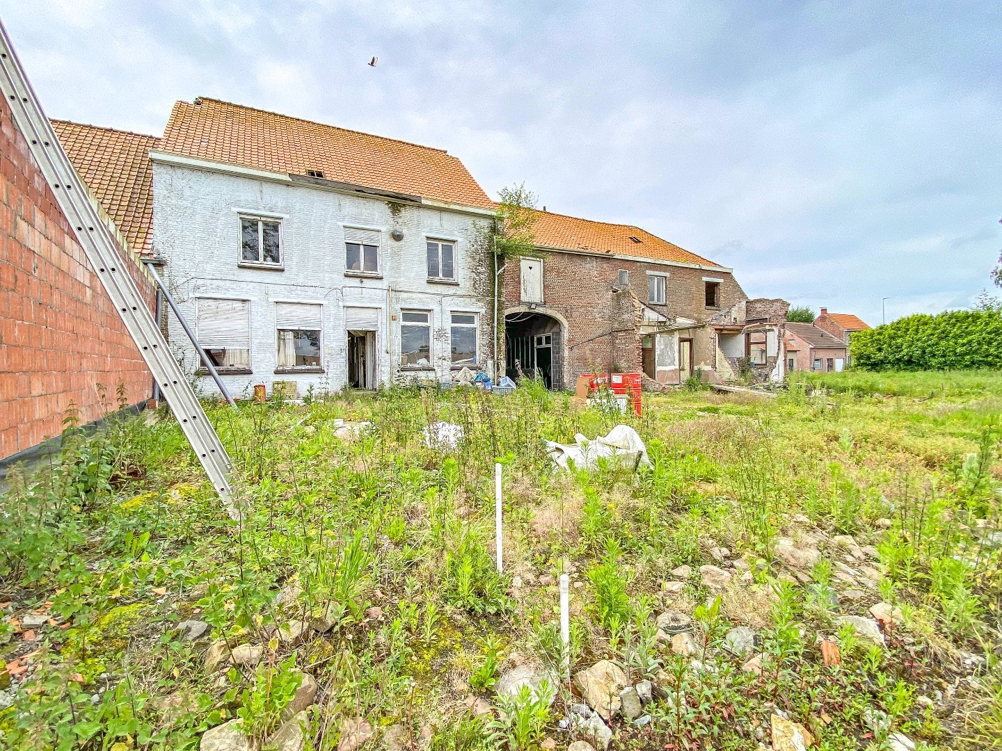 Imposante te renoveren woning op 677m². 