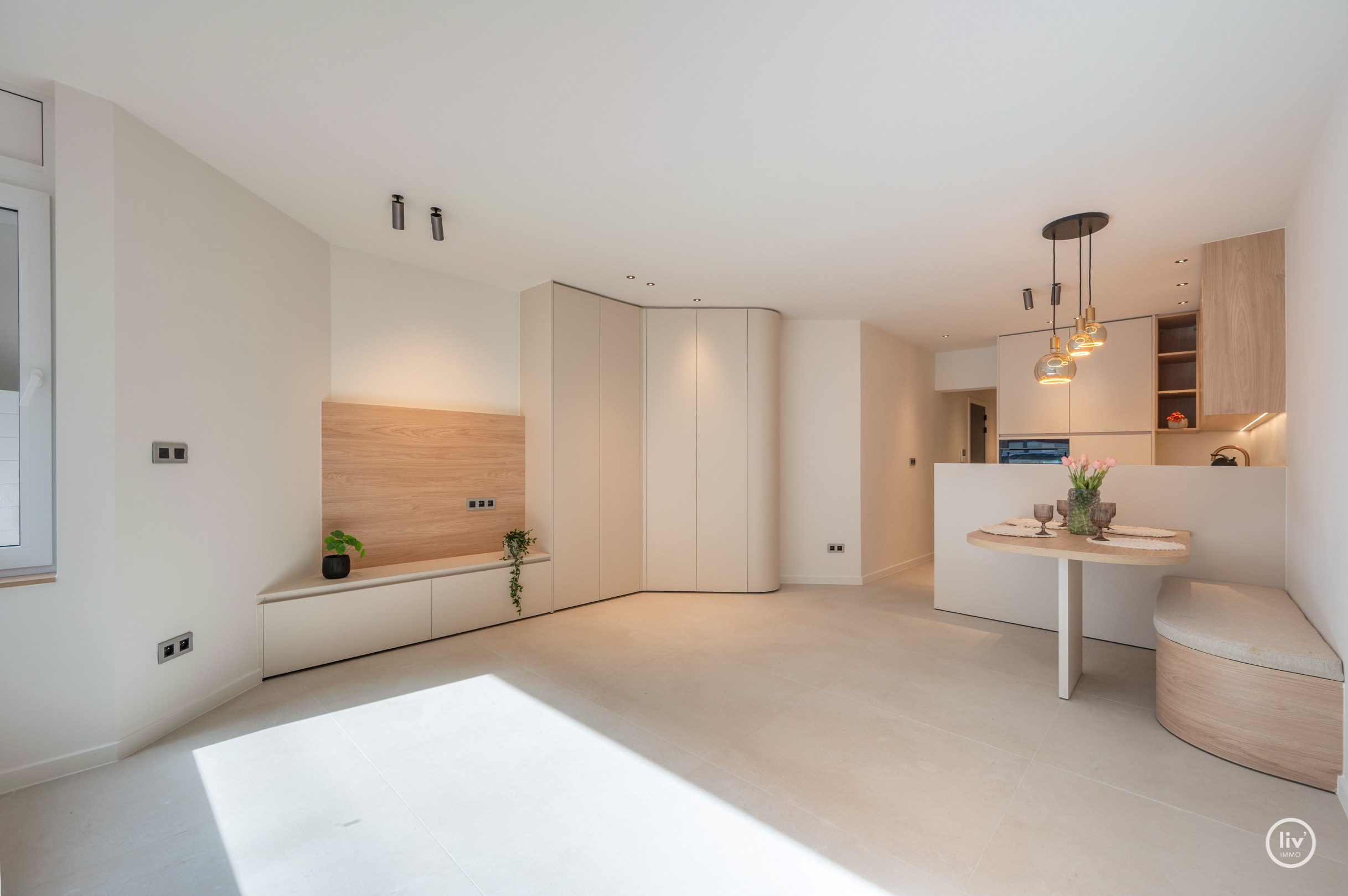 Gerenoveerd gelijkvloersappartement met koer in het Centrum van Knokke 