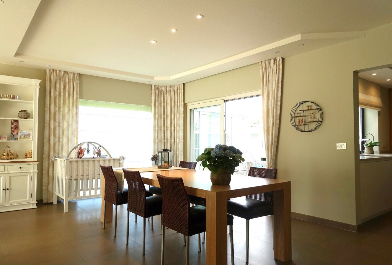 Rustig gelegen - perfect onderhouden - alleenstaande villa met 5 slaapkamers op 993 m² 