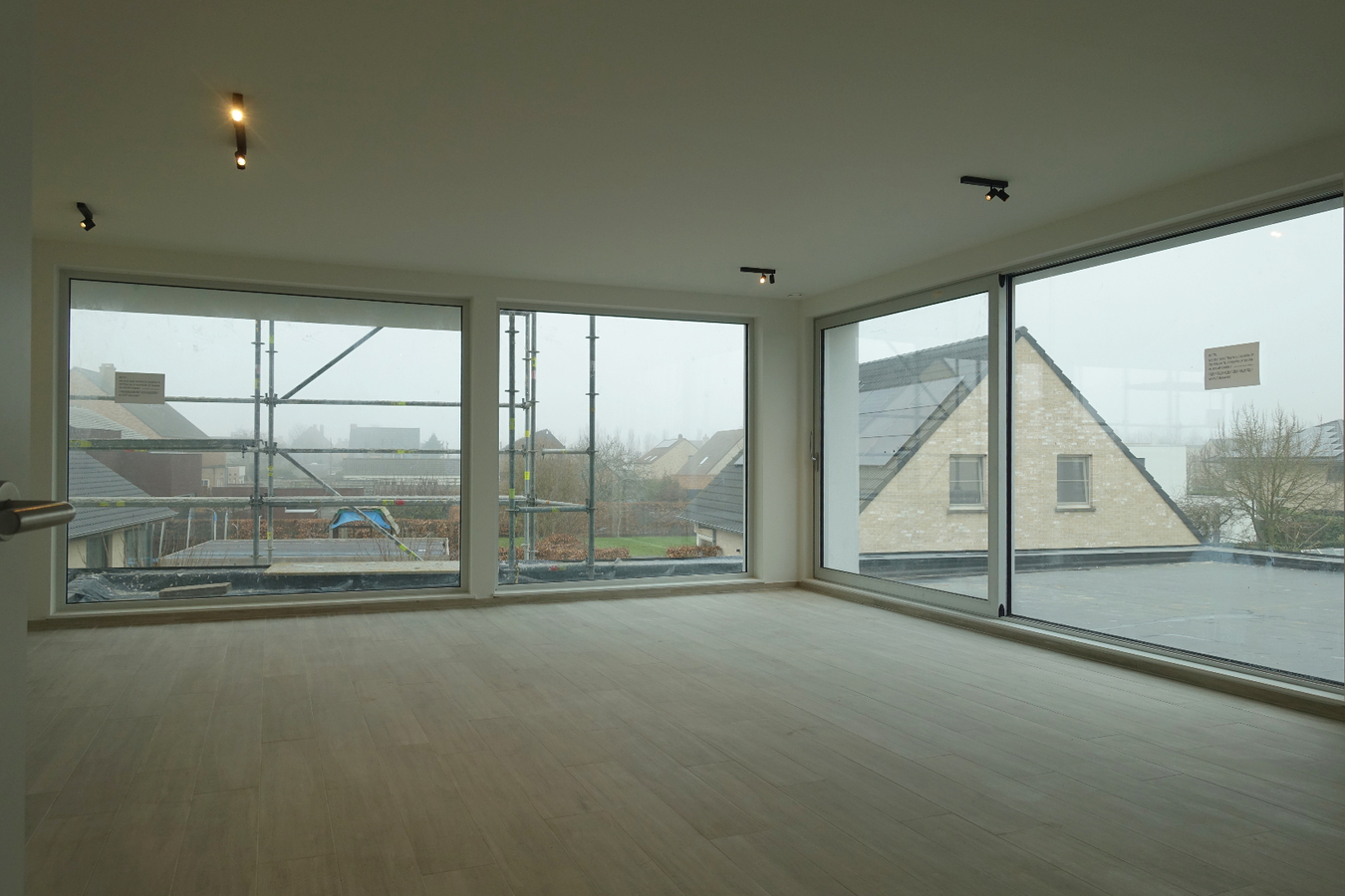 Kwalitatief nieuwbouwappartement met  enorm terras 