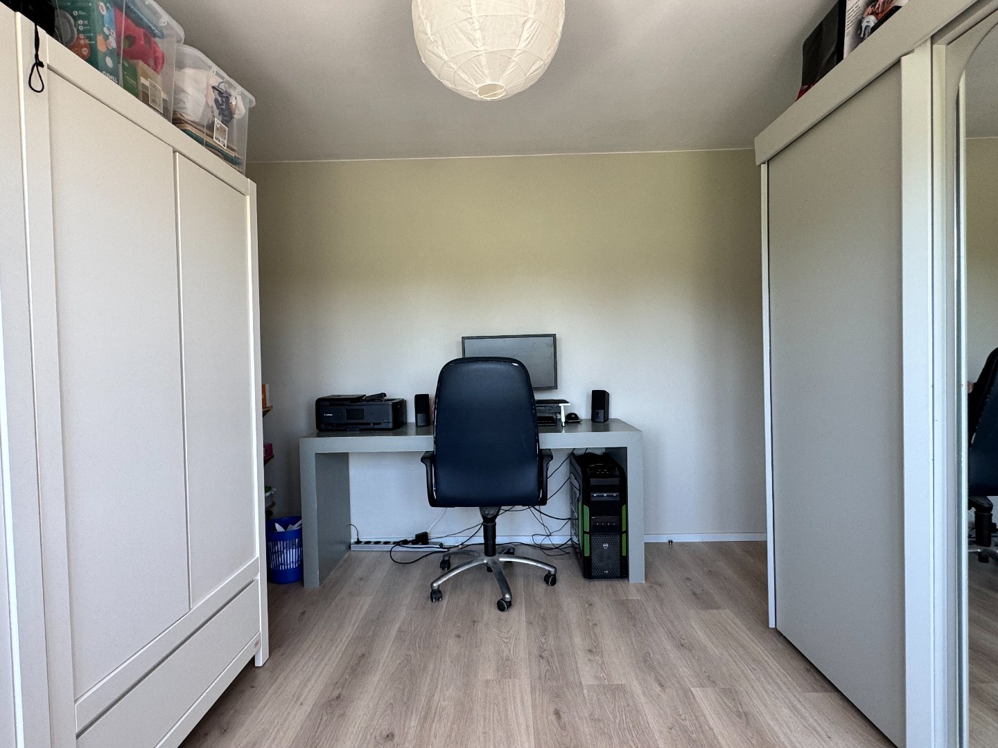 Gerenoveerde halfopen woning met 3 slaapkamers, tuin en carport 
