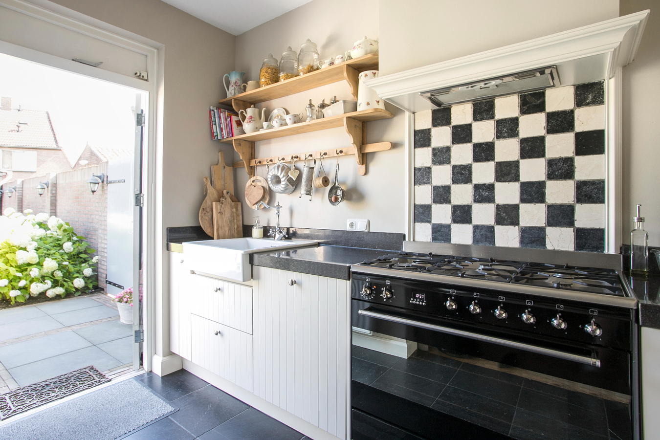 Prachtige afgewerkte hoekwoning op een rustige locatie aan de rand van Hapert. 