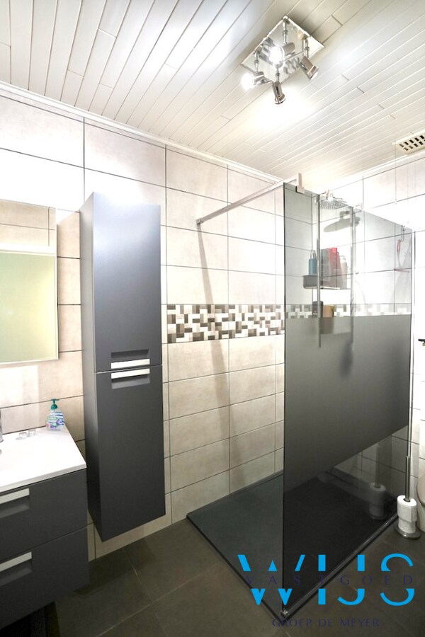 Bungalow met zwembad &amp; bijgebouw te Ertvelde ! 