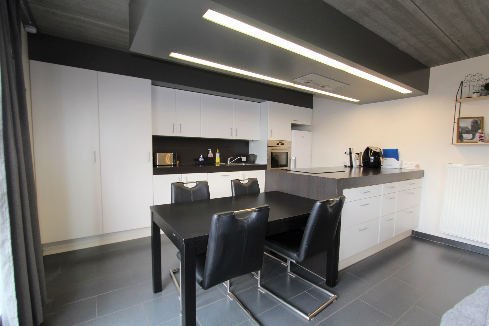 MODERN APPARTEMENT MET MOOI EN RUSTIG TERRAS 