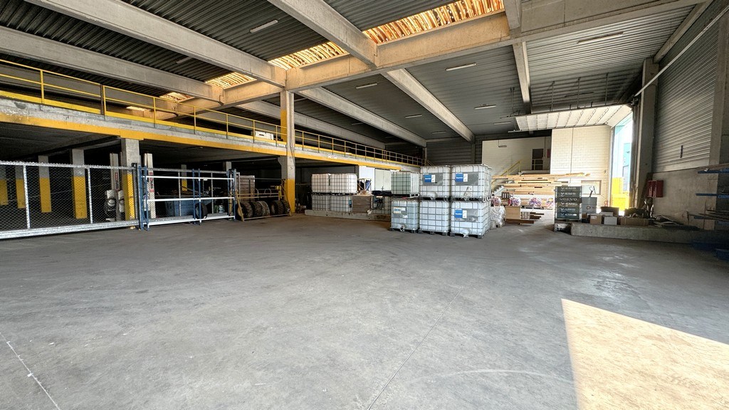 Loodsen te huur in haven van Antwerpen