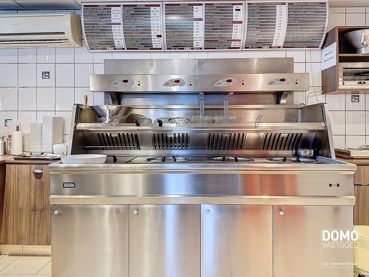 TE HUUR - GOED DRAAIEND RESTAURANT MET FRITUURZAAK EN WOONST 