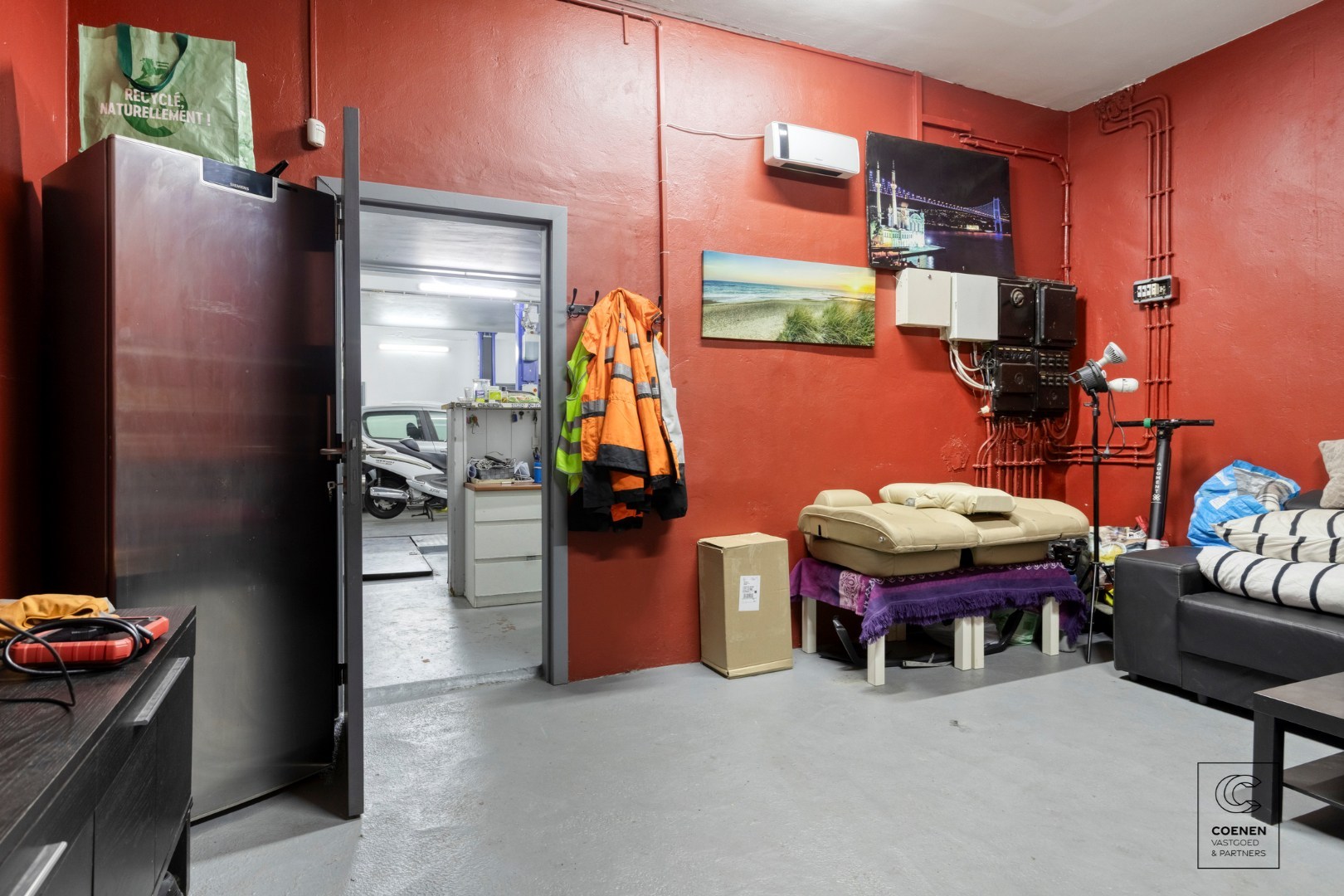 Commercieel pand/autogarage op een uitstekende locatie te Deurne! 