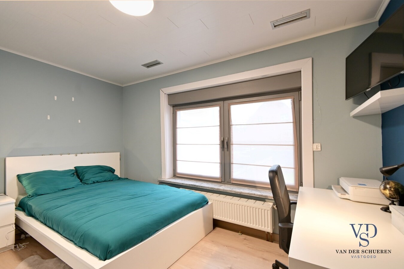 Bijzonder degelijke, instapklare ruime eigendom 