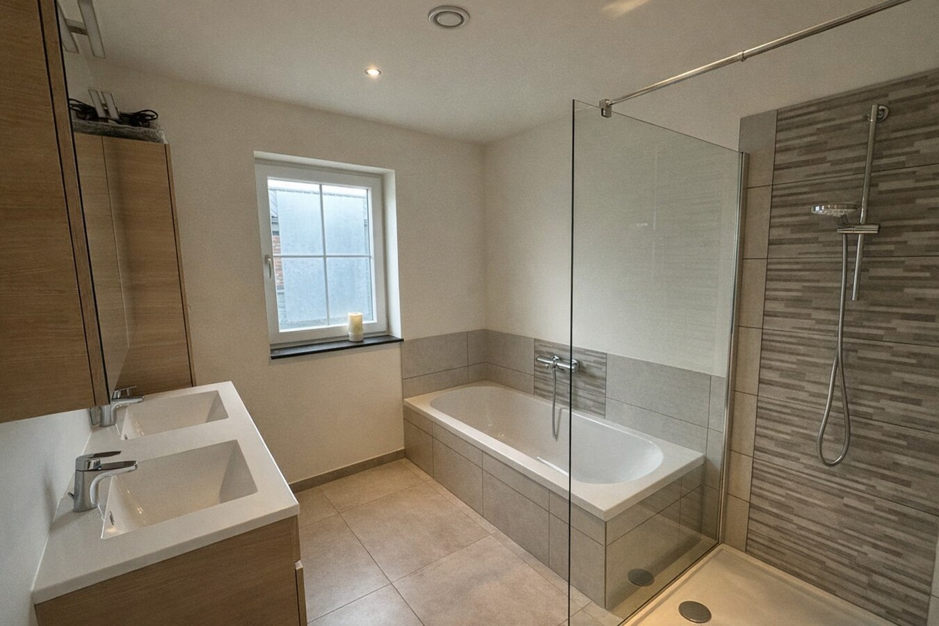 Recente woning in pastorijstijl op een rustige, groene locatie VERKOCHT ONDER REGISTRATIERECHTEN 