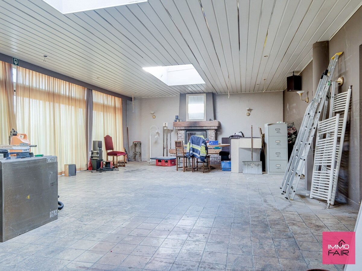 Polyvalent hotel op perceel van 2755 m² 