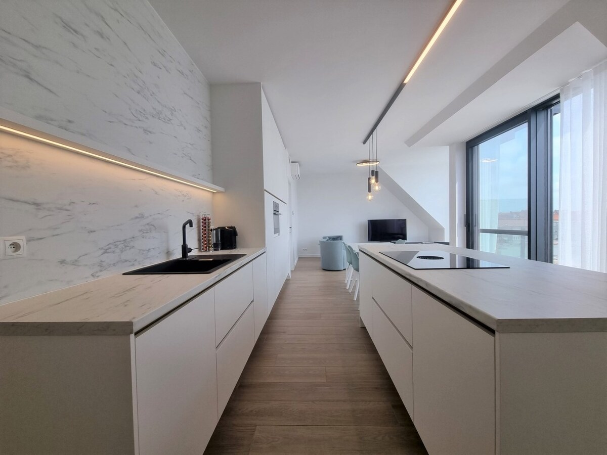 Prachtig, zeer luxueus nieuwbouwappartement met groot terras en open zichten - Heist 