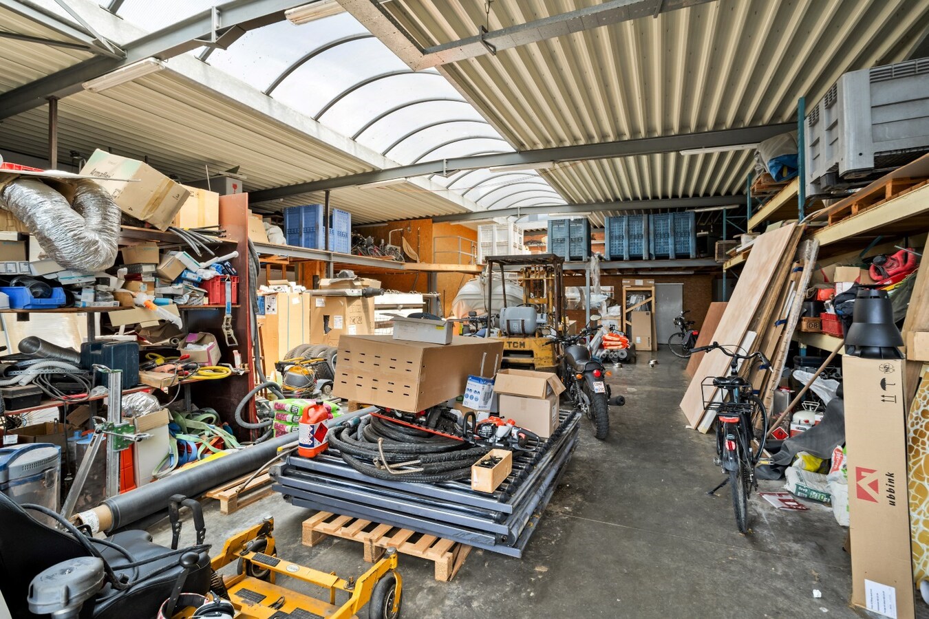 Bedrijfswoning met werkplaats op industrieterrein van Houthulst 