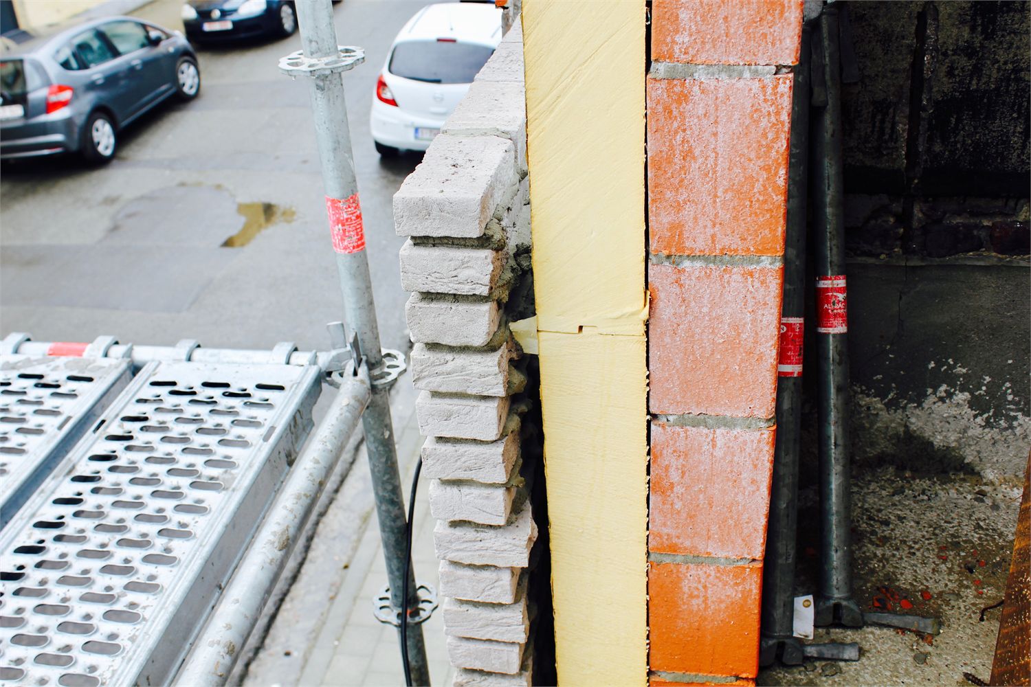 Af te werken woning op perfecte ligging 