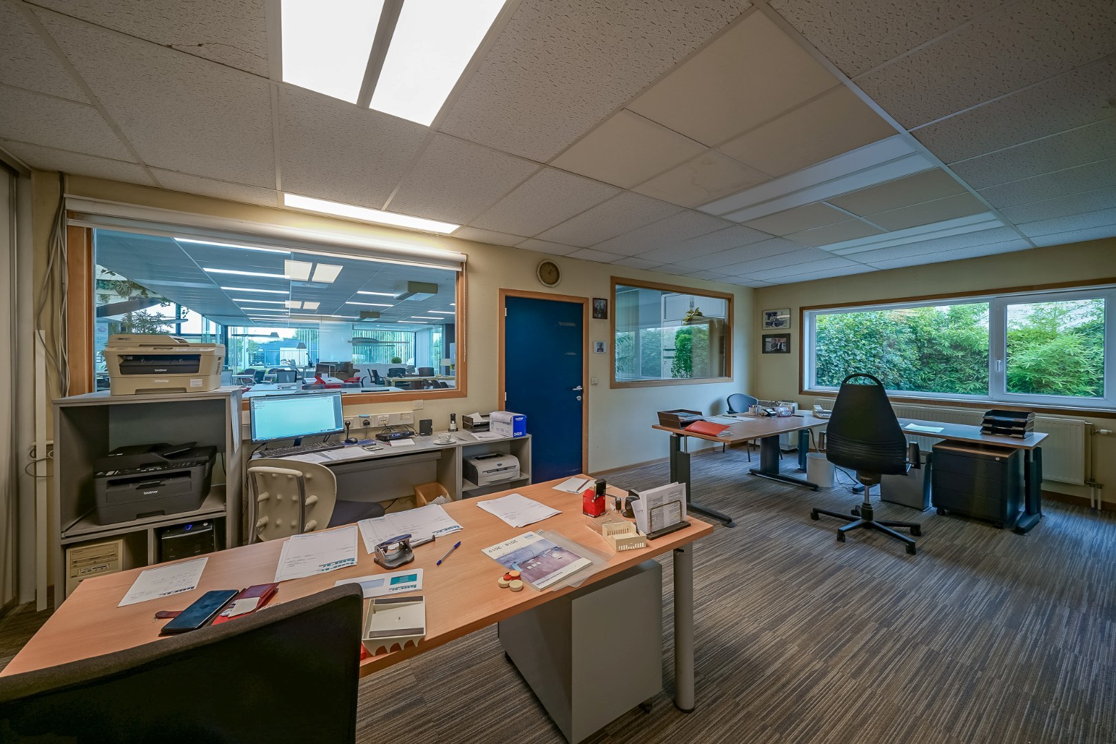 Winkelruimte met magazijn en woonst te Oostende 