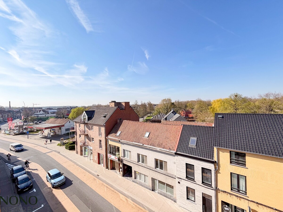 Fantastisch 2-slaapkamer appartement met staanplaats en terras pal in de Doorniksewijk !  *** NONO INSPIRED *** 