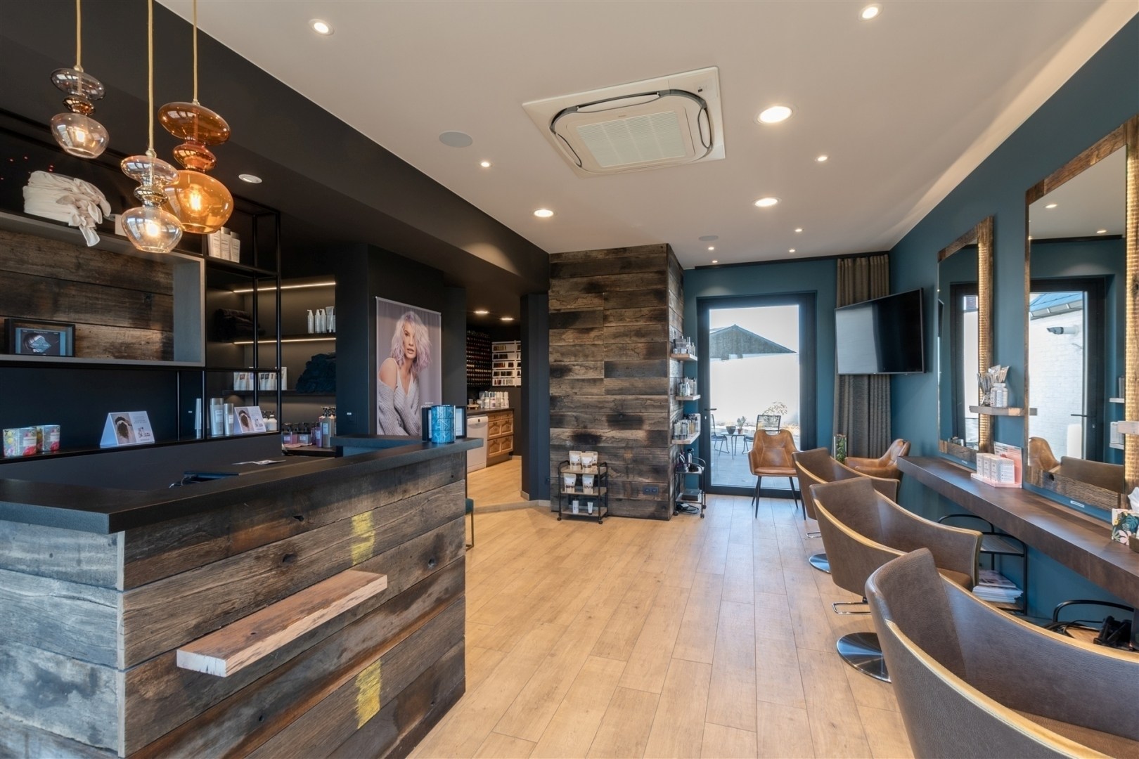 Centrale gelegen villa gelegen op een boogscheut van Knokke Centrum met ruim perceel (ideaal in combinatie met een commerciële activiteit) 