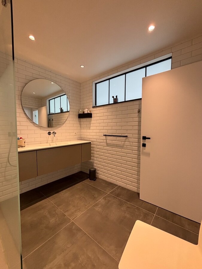 Situation, espace, matériaux de qualités et luminosité décrivent parfaitement ce bien 