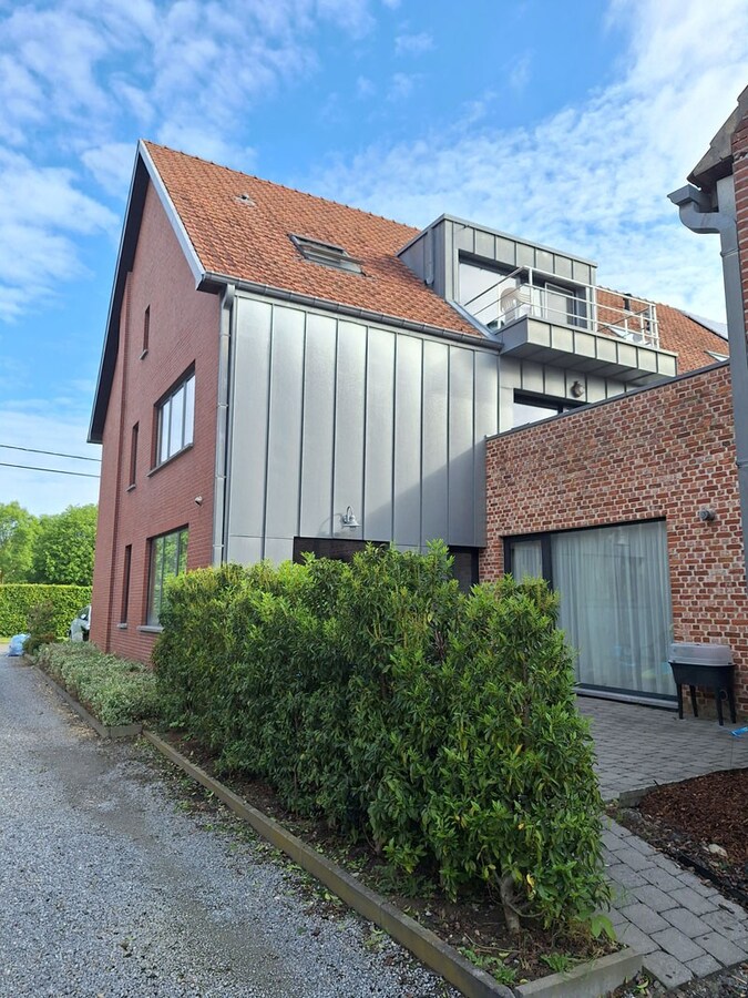 Ruim, stijlvol duplex appartement te Diepenbeek 