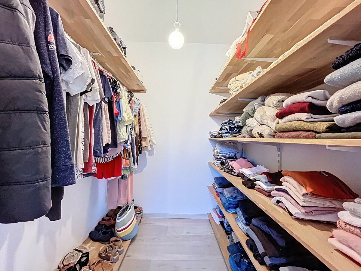 Recente (2017) gezinswoning met garage en tuin te Borsbeke 